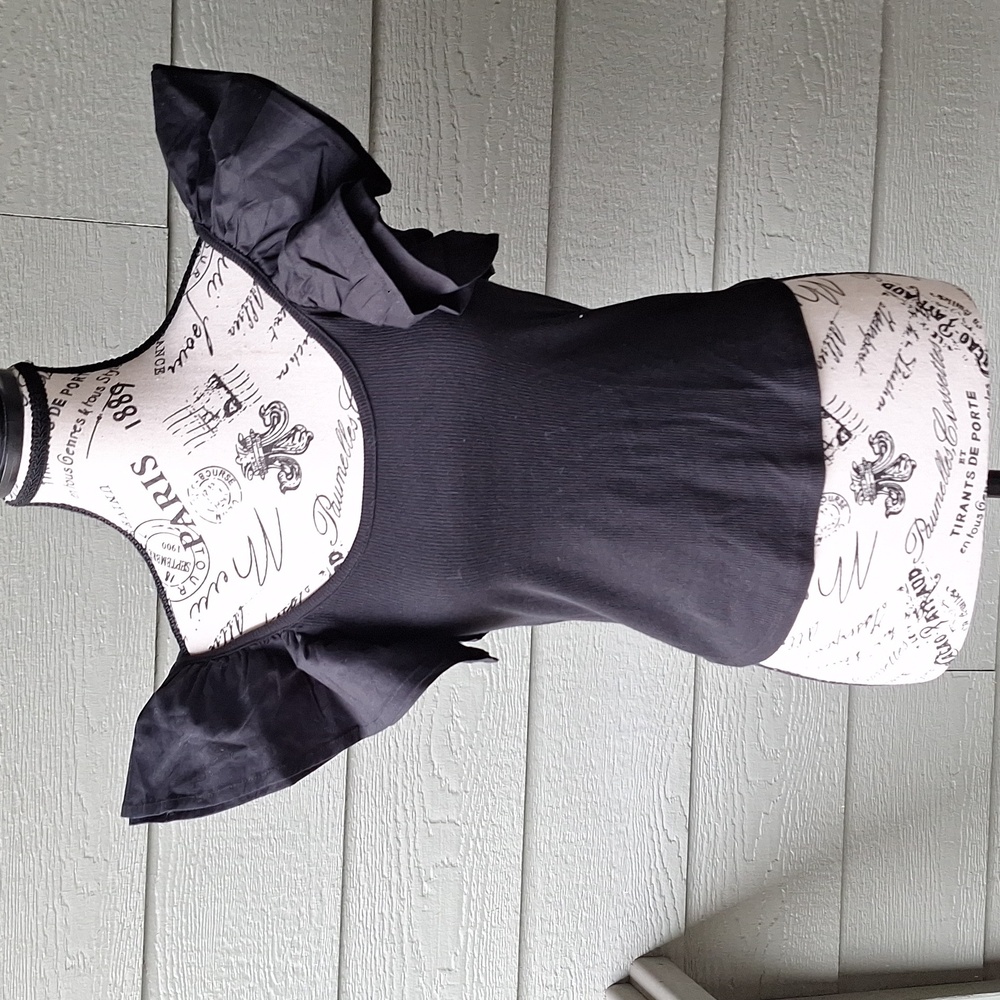 Bucket List Black Ruffle Ribbed Tee - Picture 4 of 10